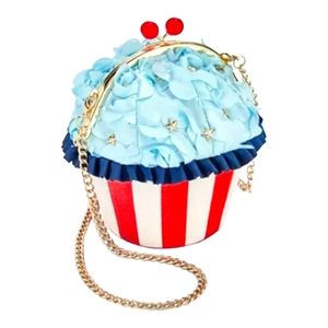 Betsey Johnson BAKED IN THE USA Cupcake Crossbody Bag BNWT 🧁🇺🇲